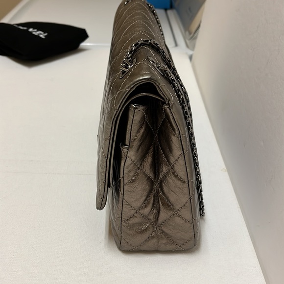 - CHANEL Metallic 2.55 Calfskin 227 Jumbo Flap - Picture 4 of 17
